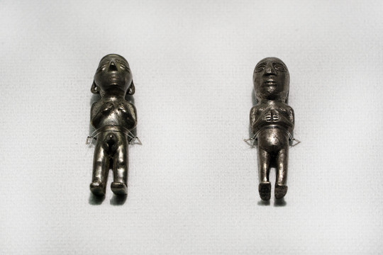 印加文化银质男女小雕像