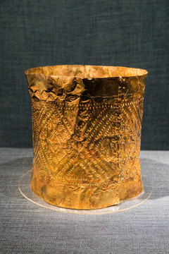 西坎文化圆柱形黄金王冠