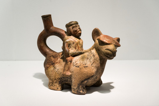 莫切文化大羊驼形陶瓶