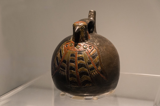 帕拉卡斯文化神鸟形陶瓶