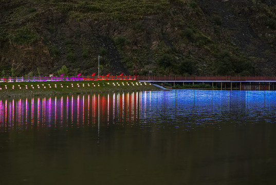 大山栈道河流夜景