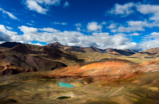 西藏阿里噶尔县五彩山