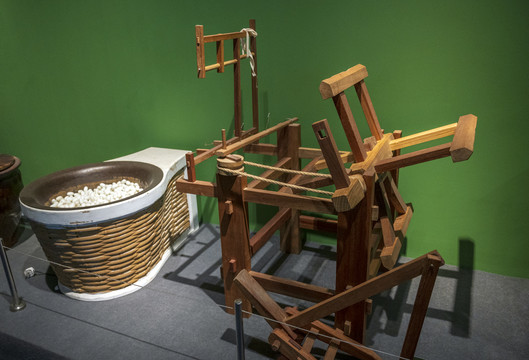 古代丝绸生产纺车