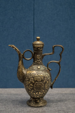 古代金属茶壶