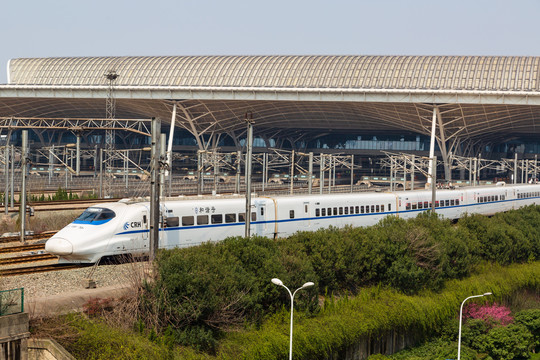 武汉火车站的和谐号列车