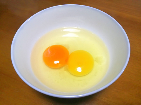 普通鸡蛋和土鸡蛋对比