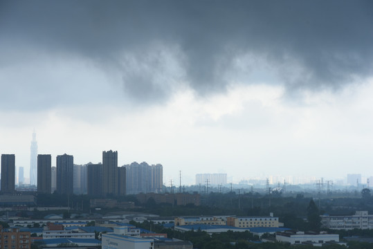 暴风雨来临前