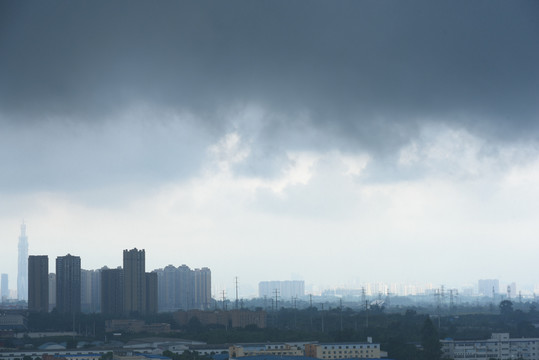 暴风雨来临前