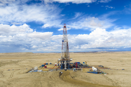 新疆油田开发石油钻井