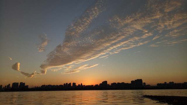夕阳下云彩