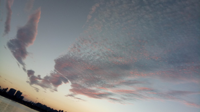 夕阳下云彩