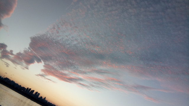 夕阳下云彩