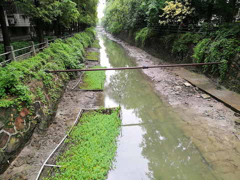 降低水位防止内涝的河道