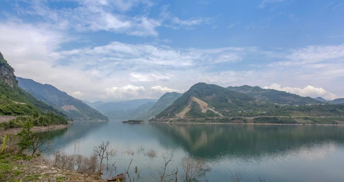 宜宾金沙江向家坝水电站库区风光