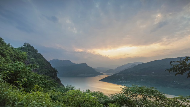 宜宾蜿蜒金沙江晚霞自然风光