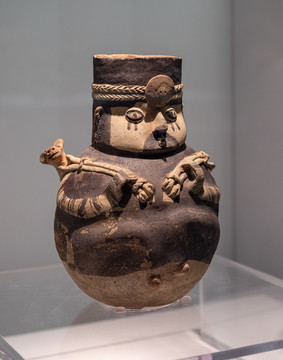 秘鲁人物陶罐