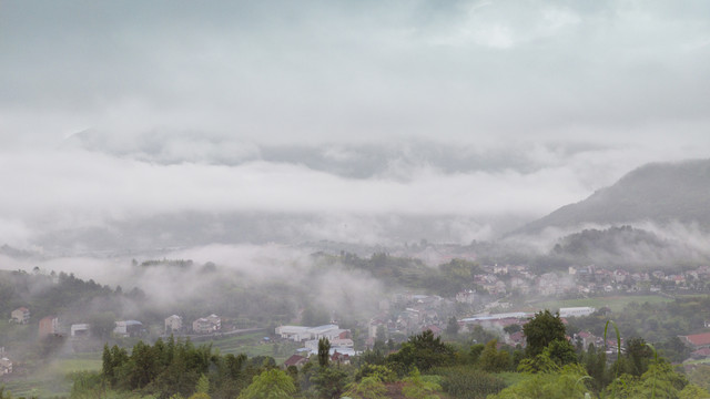 晨雾中的桐庐山村13