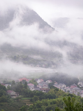 晨雾中的桐庐山村32