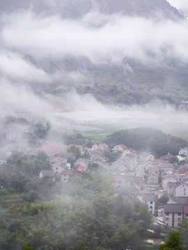 晨雾中的桐庐山村40