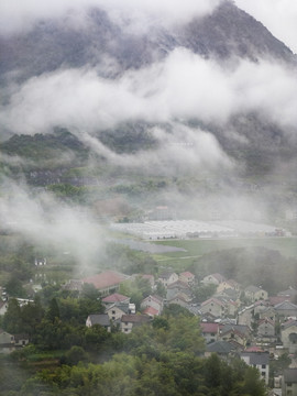 晨雾中的桐庐山村48