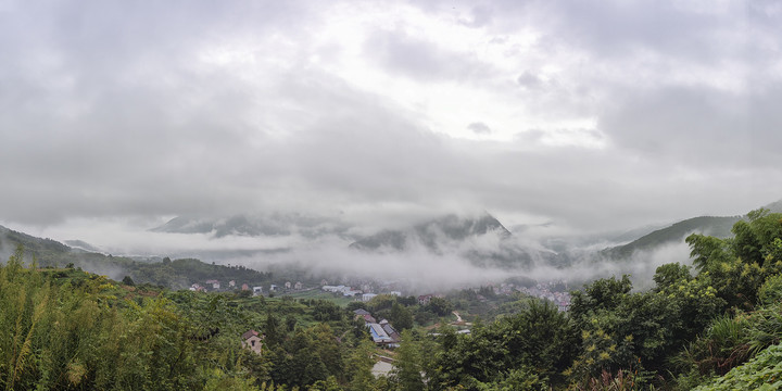 晨雾中的桐庐山村55