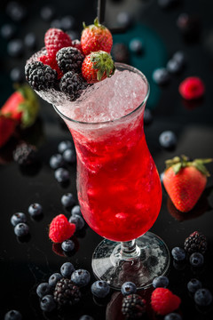 草莓树莓果汁