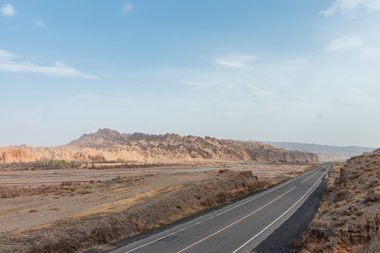 中国新疆塔里木盆地道路交通运输