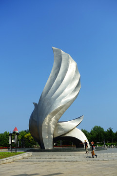 不锈钢和平鸽雕塑