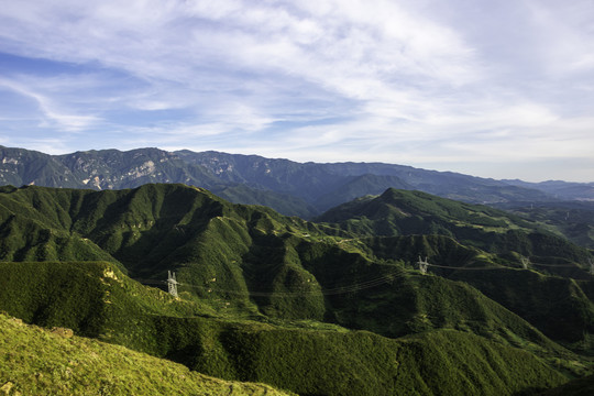 崇山峻岭