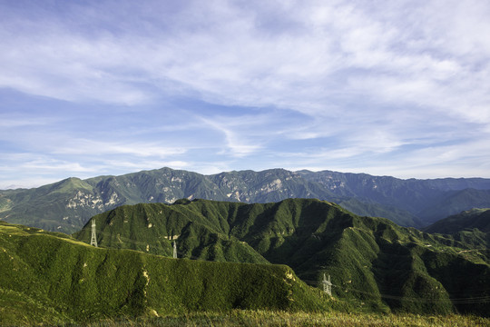 崇山峻岭