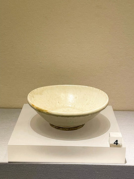 青白釉瓷碗