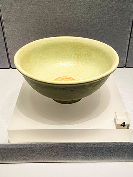 龙泉窑青釉瓷碗