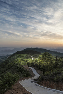 宜宾七星山蜿蜒休闲道蓝天白云