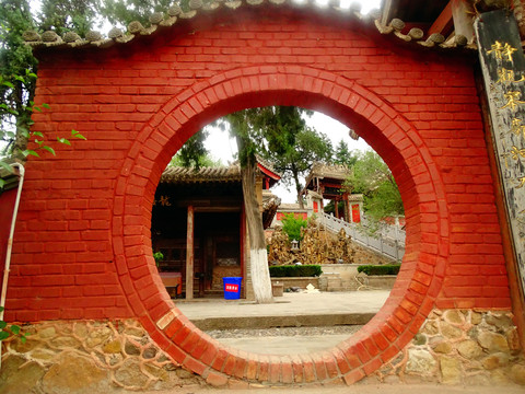 寺庙圆形门