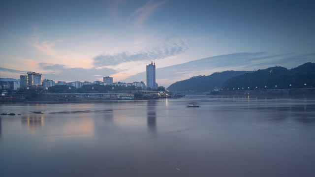 四川宜宾三江汇流城市风光