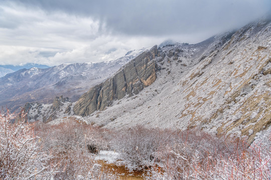 达拉岗布山