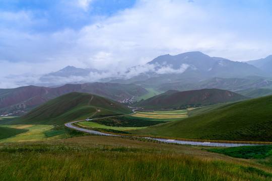 祁连卓尔山风光