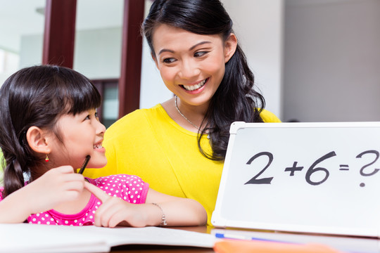 中国母亲教孩子数学