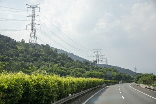 高速公路电塔