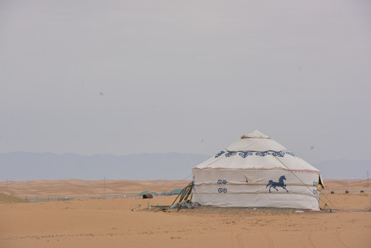 沙漠户外蒙古包