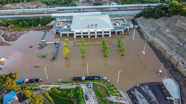 洪水中的土溪火车站