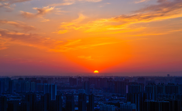 落日余晖夕阳西下太阳地平线橙色