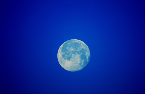 蓝色夜空月亮
