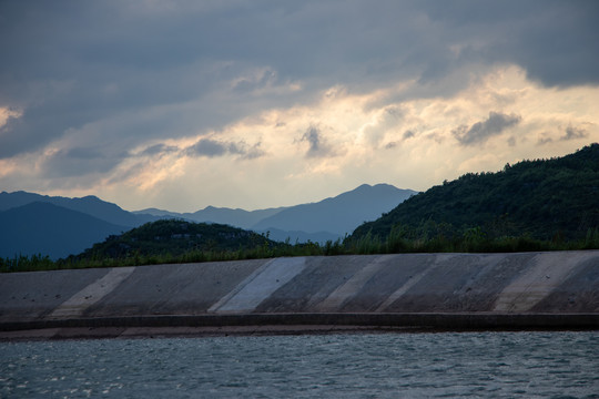 天空山水湖泊