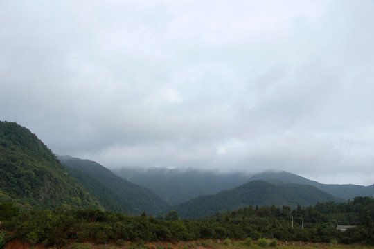 大山丛林天空云朵