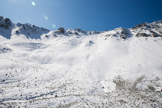 独库公路雪山