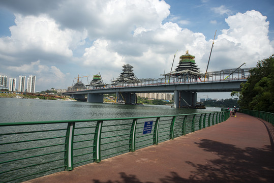 广西柳州建设中的凤凰岭大桥