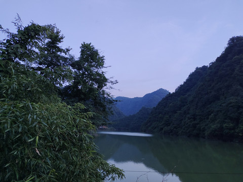 山谷之恋
