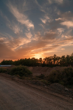 中国西部新疆傍晚夕阳自然风光