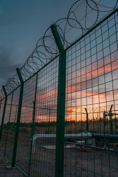 中国新疆塔里木盆地夕阳晚霞